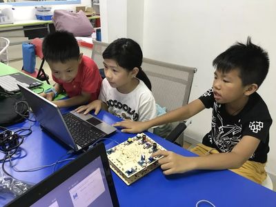 米粒創(chuàng)客夏令營(yíng)精彩回顧 網(wǎng)絡(luò)投資管理及咨詢的實(shí)踐探索